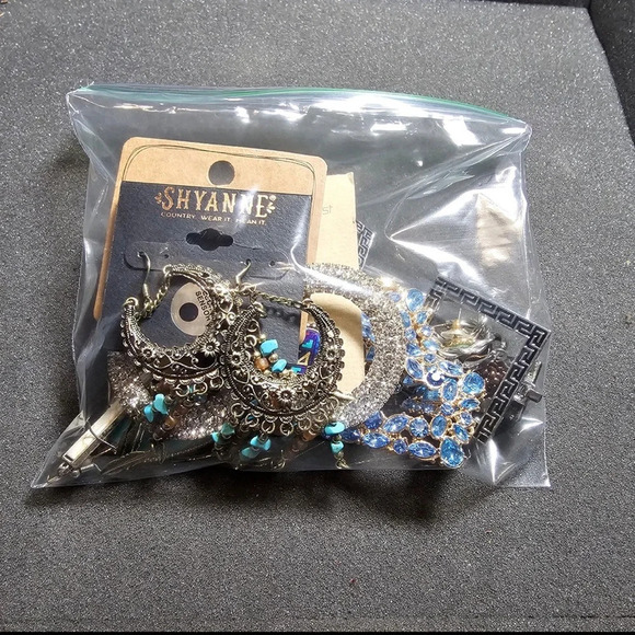 Lot Of 14 Pairs Of Fashion Earings Some New Variety Of Styles - Picture 8 of 8